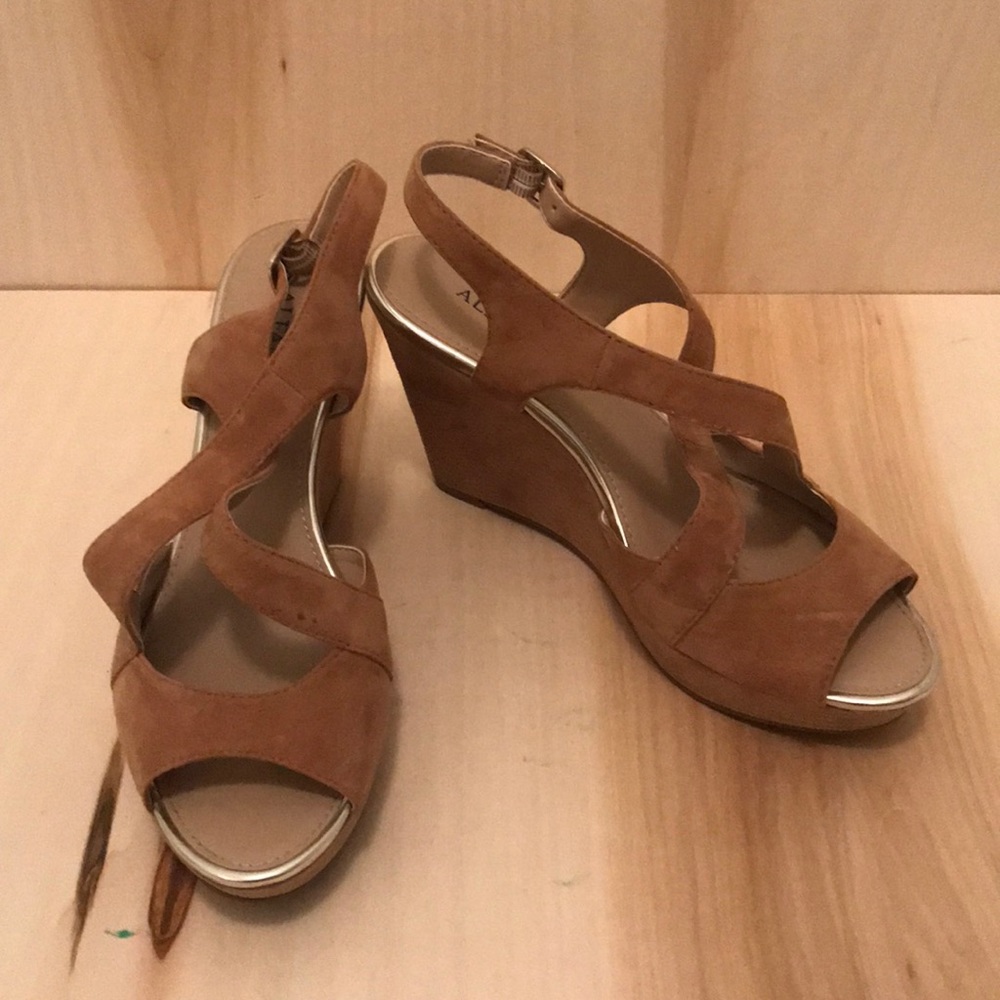 Women’s beige wedges